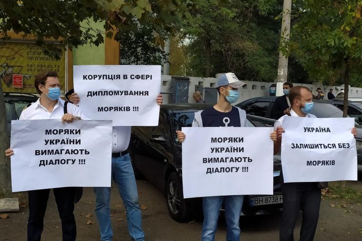 В Одессе моряки встречают Зеленского маршем протеста 